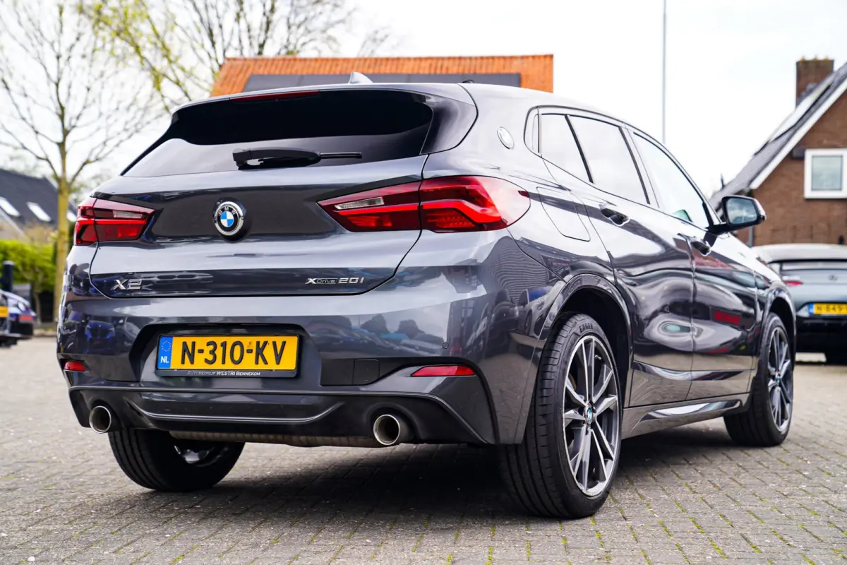 XDrive20i High Executive | Stoelverwarming | Panorama | Head Up Display | M Sport onderstel | M Sport pakket