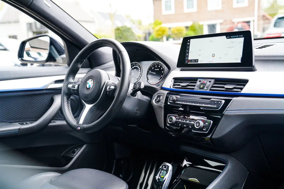 XDrive20i High Executive | Stoelverwarming | Panorama | Head Up Display | M Sport onderstel | M Sport pakket