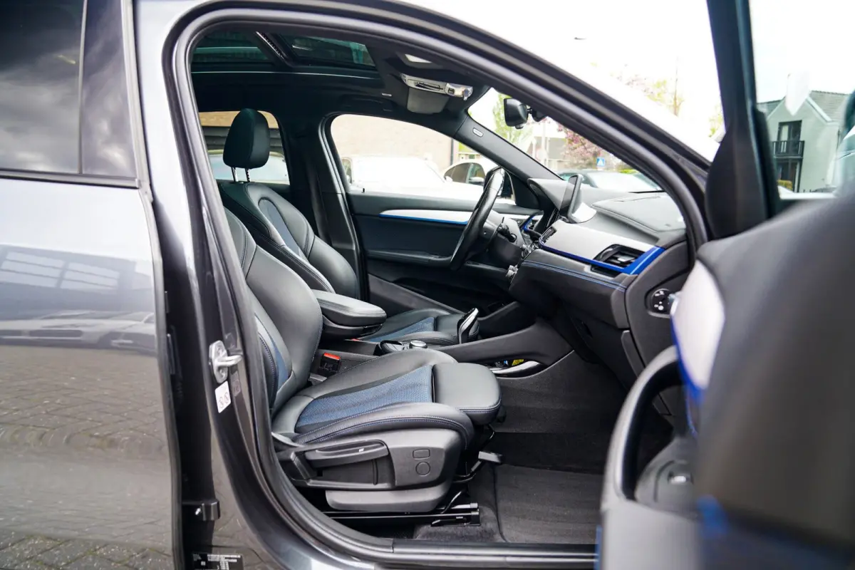 XDrive20i High Executive | Stoelverwarming | Panorama | Head Up Display | M Sport onderstel | M Sport pakket