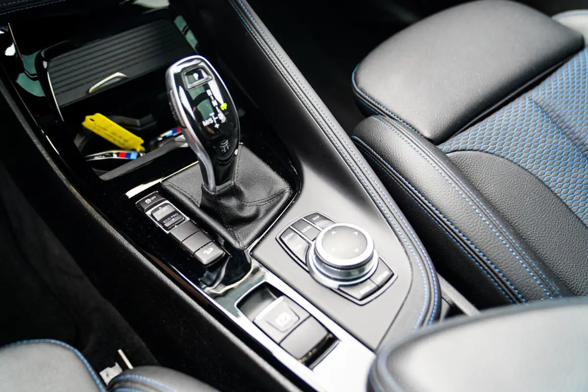 XDrive20i High Executive | Stoelverwarming | Panorama | Head Up Display | M Sport onderstel | M Sport pakket