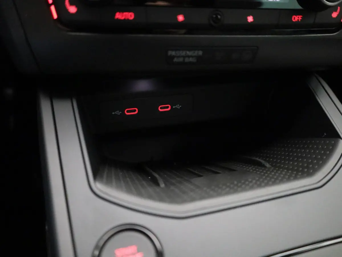 1.0 EcoTSI FR Business Connect 115 PK AUTOMAAT | Parkeersensoren | Achteruitrijcamera | Full Link | Digitaal Dashboard | Climate Control | Cruise Control | Stoelverwarming | Direct leverbaar