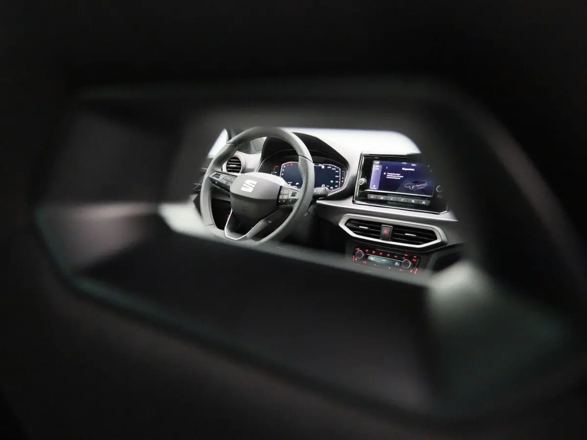 1.0 EcoTSI FR Business Connect 115 PK AUTOMAAT | Parkeersensoren | Achteruitrijcamera | Full Link | Digitaal Dashboard | Climate Control | Cruise Control | Stoelverwarming | Direct leverbaar