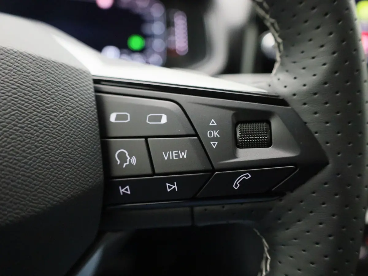 1.0 EcoTSI FR Business Connect 115 PK AUTOMAAT | Parkeersensoren | Achteruitrijcamera | Full Link | Digitaal Dashboard | Climate Control | Cruise Control | Stoelverwarming | Direct leverbaar