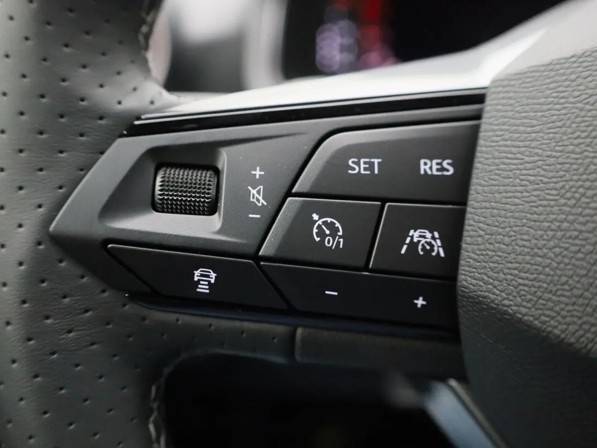 1.0 EcoTSI FR Business Connect 115 PK AUTOMAAT | Parkeersensoren | Achteruitrijcamera | Full Link | Digitaal Dashboard | Climate Control | Cruise Control | Stoelverwarming | Direct leverbaar