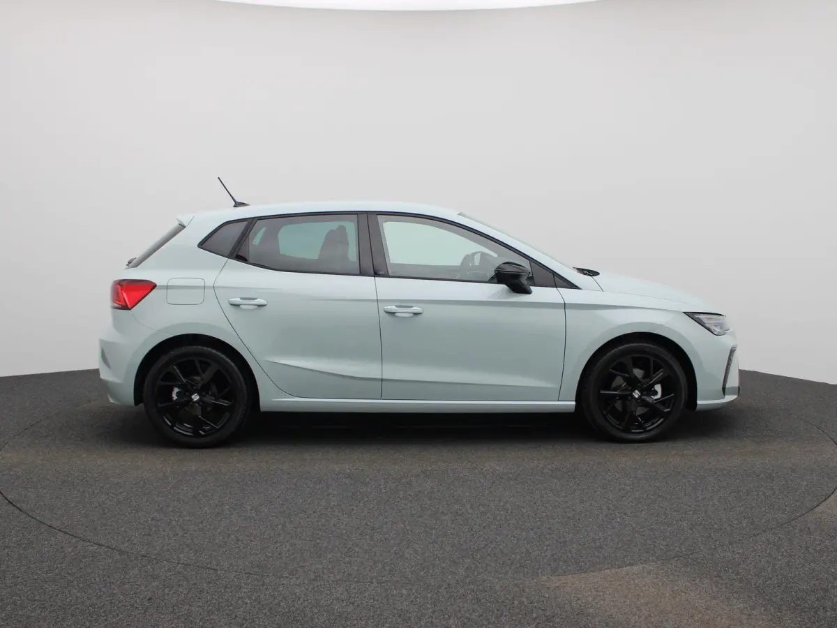 1.0 EcoTSI FR Business Connect 115 PK AUTOMAAT | Parkeersensoren | Achteruitrijcamera | Full Link | Digitaal Dashboard | Climate Control | Cruise Control | Stoelverwarming | Direct leverbaar
