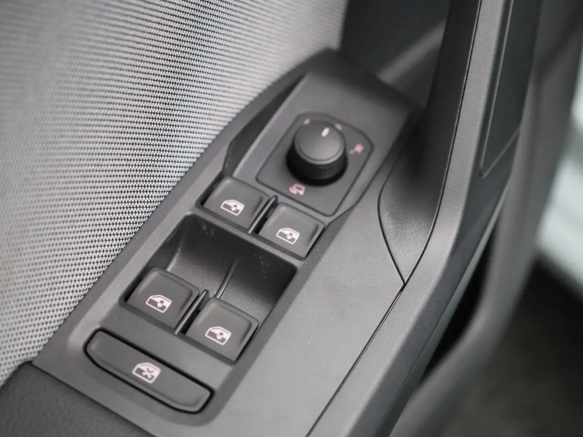 1.0 EcoTSI FR Business Connect 115 PK AUTOMAAT | Parkeersensoren | Achteruitrijcamera | Full Link | Digitaal Dashboard | Climate Control | Cruise Control | Stoelverwarming | Direct leverbaar