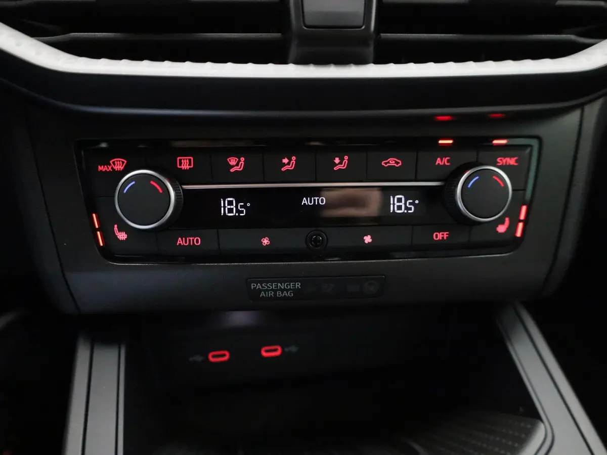 1.0 EcoTSI FR Business Connect 115 PK AUTOMAAT | Parkeersensoren | Achteruitrijcamera | Full Link | Digitaal Dashboard | Climate Control | Cruise Control | Stoelverwarming | Direct leverbaar