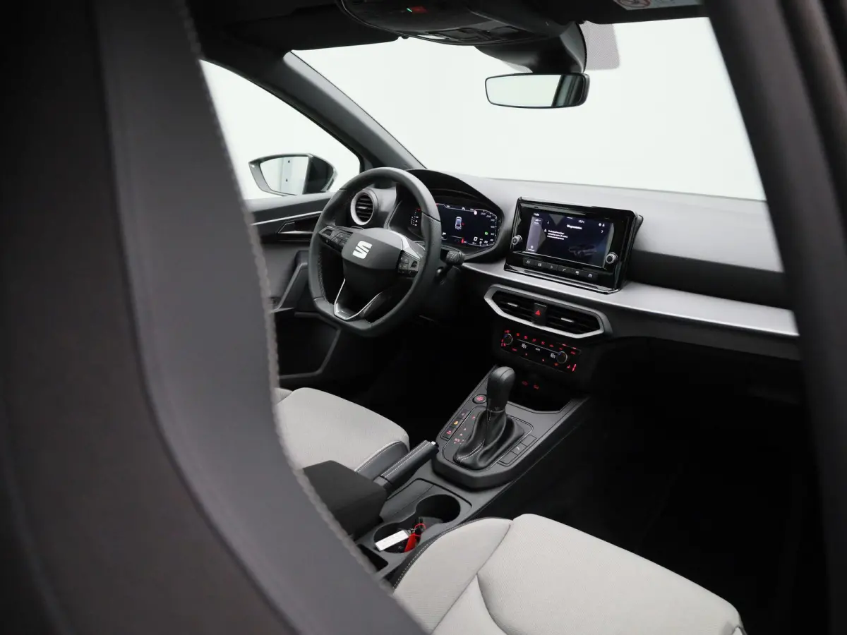 1.0 EcoTSI FR Business Connect 115 PK AUTOMAAT | Parkeersensoren | Achteruitrijcamera | Full Link | Digitaal Dashboard | Climate Control | Cruise Control | Stoelverwarming | Direct leverbaar