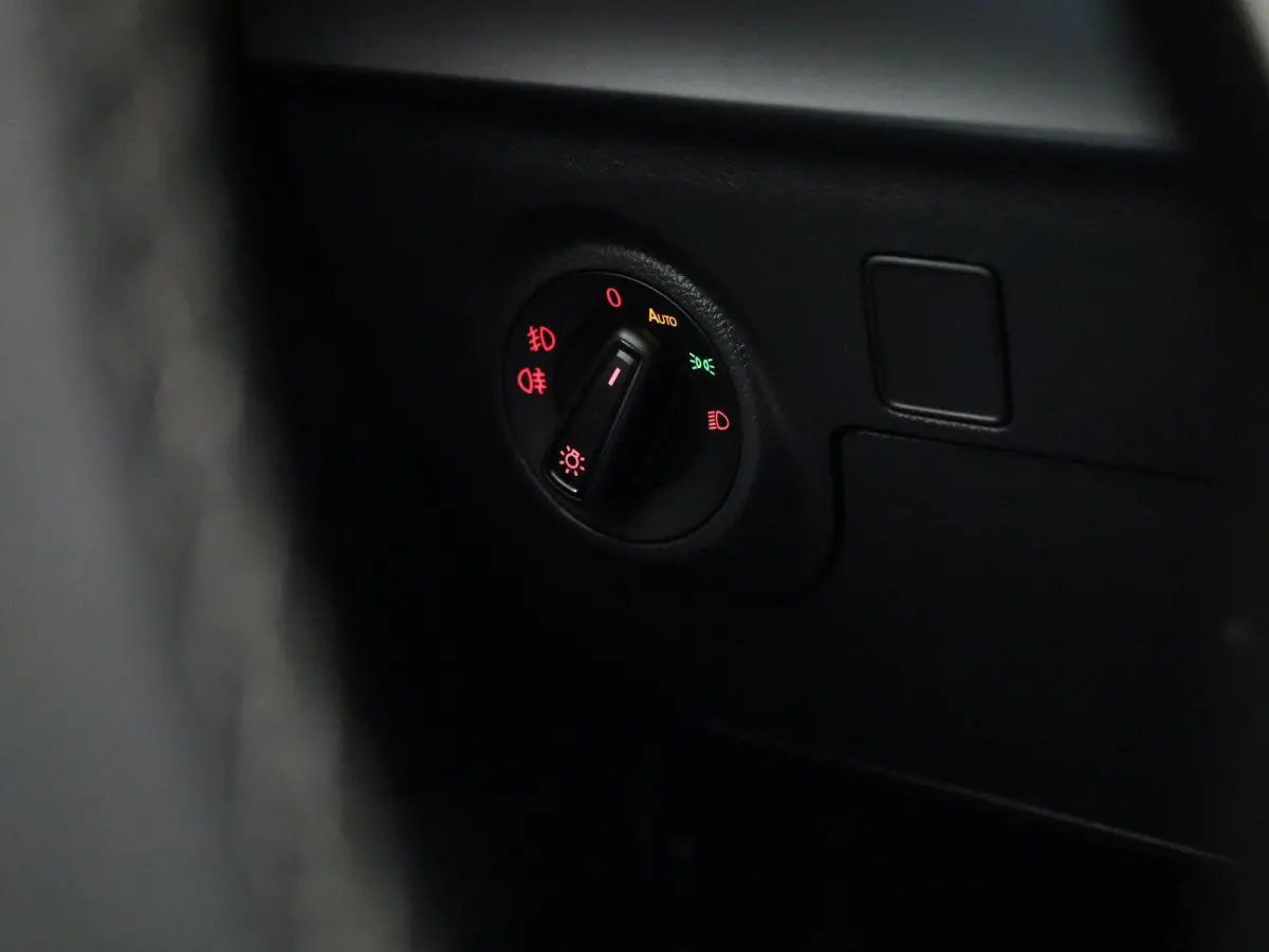 1.0 EcoTSI FR Business Connect 115 PK AUTOMAAT | Parkeersensoren | Achteruitrijcamera | Full Link | Digitaal Dashboard | Climate Control | Cruise Control | Stoelverwarming | Direct leverbaar