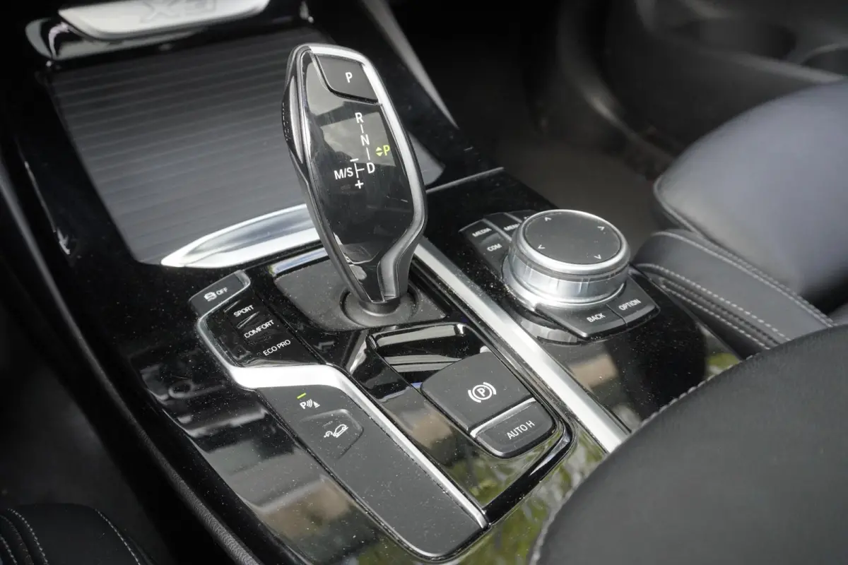 xDrive20i Model M Sport| High Executive | Glazen panoramadak | 20 inch LM Dubbelspaak (Styling 699M) | HiFi System | Achteruitrijcamera
