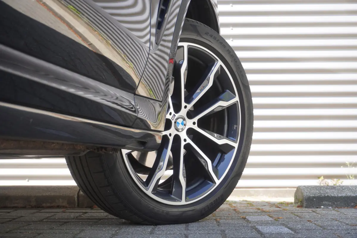 xDrive20i Model M Sport| High Executive | Glazen panoramadak | 20 inch LM Dubbelspaak (Styling 699M) | HiFi System | Achteruitrijcamera