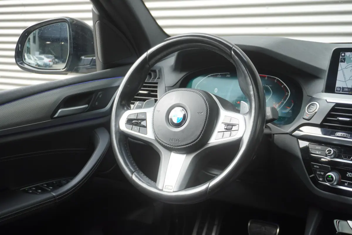 xDrive20i Model M Sport| High Executive | Glazen panoramadak | 20 inch LM Dubbelspaak (Styling 699M) | HiFi System | Achteruitrijcamera