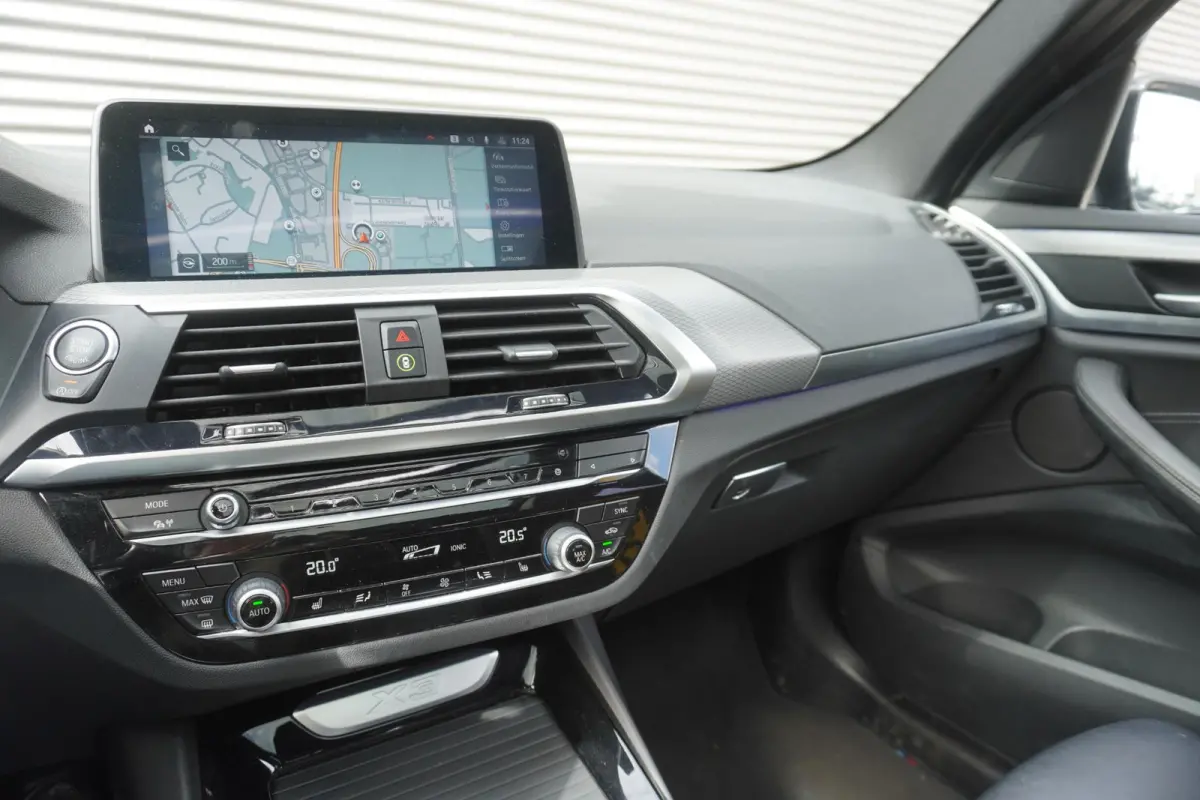 xDrive20i Model M Sport| High Executive | Glazen panoramadak | 20 inch LM Dubbelspaak (Styling 699M) | HiFi System | Achteruitrijcamera