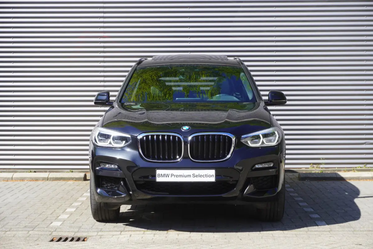 xDrive20i Model M Sport| High Executive | Glazen panoramadak | 20 inch LM Dubbelspaak (Styling 699M) | HiFi System | Achteruitrijcamera