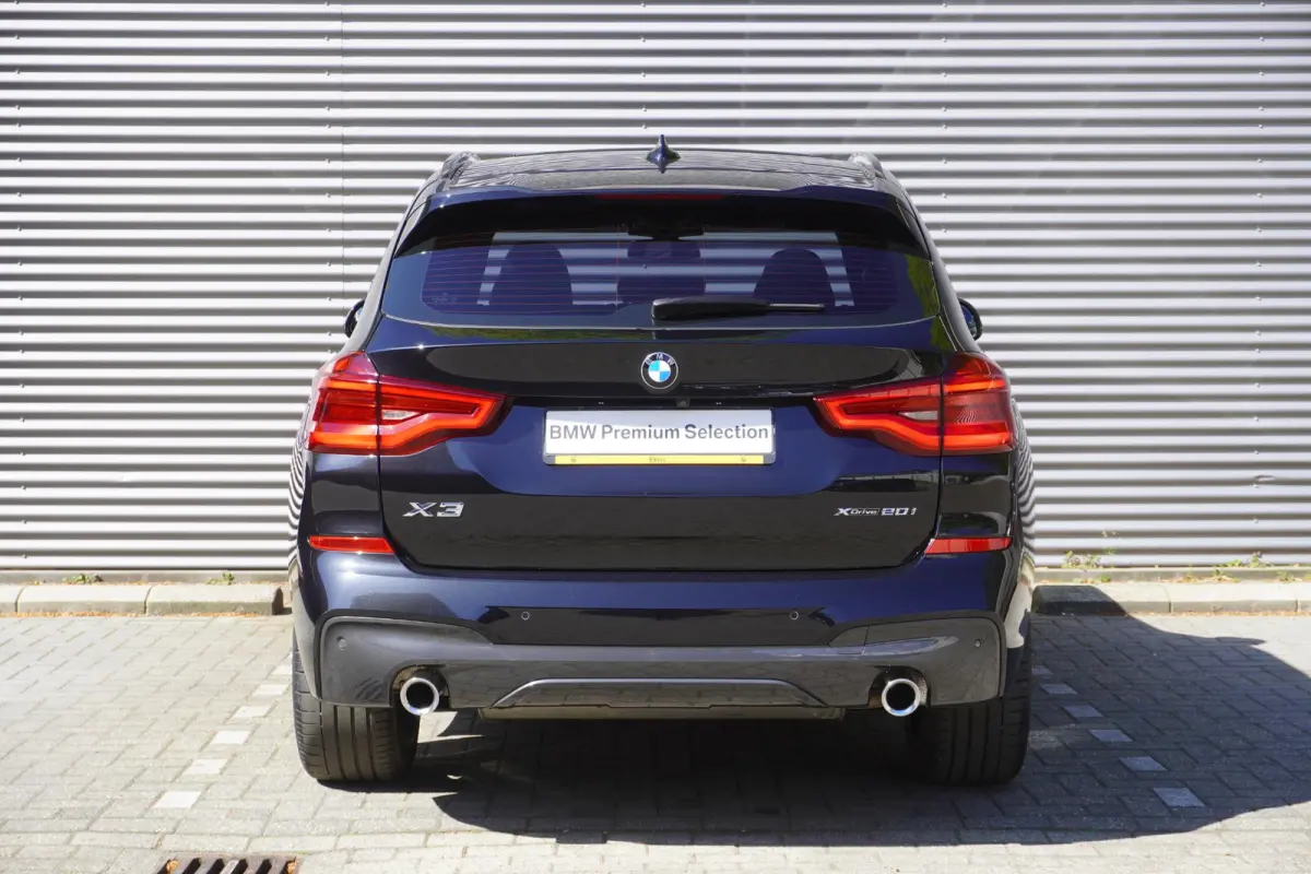 xDrive20i Model M Sport| High Executive | Glazen panoramadak | 20 inch LM Dubbelspaak (Styling 699M) | HiFi System | Achteruitrijcamera