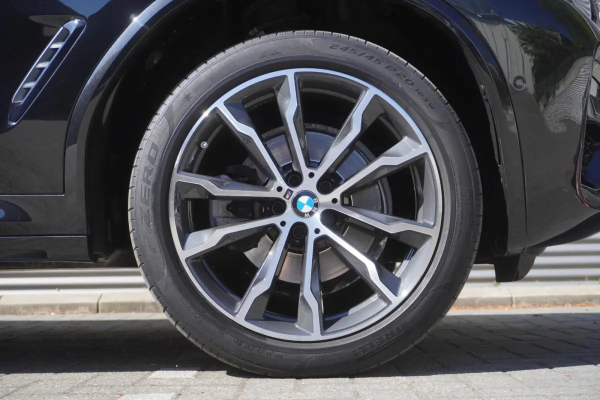 xDrive20i Model M Sport| High Executive | Glazen panoramadak | 20 inch LM Dubbelspaak (Styling 699M) | HiFi System | Achteruitrijcamera