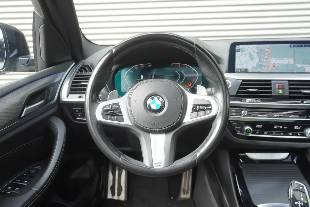xDrive20i Model M Sport| High Executive | Glazen panoramadak | 20 inch LM Dubbelspaak (Styling 699M) | HiFi System | Achteruitrijcamera