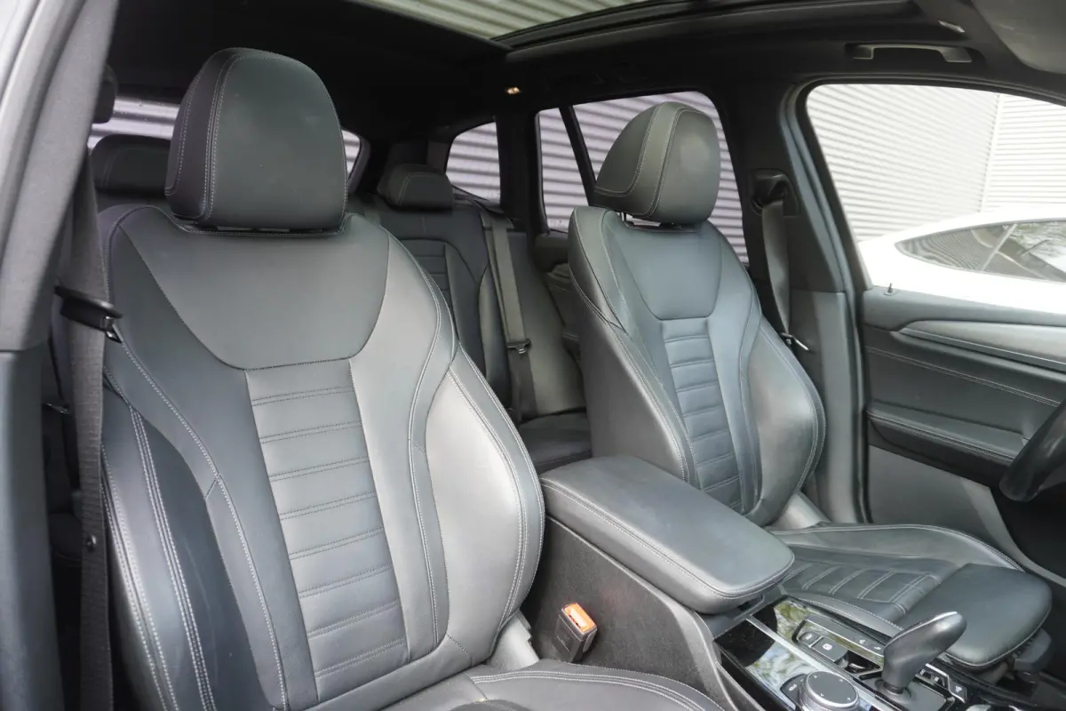 xDrive20i Model M Sport| High Executive | Glazen panoramadak | 20 inch LM Dubbelspaak (Styling 699M) | HiFi System | Achteruitrijcamera