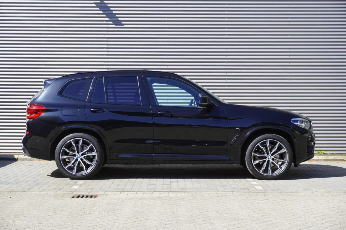 xDrive20i Model M Sport| High Executive | Glazen panoramadak | 20 inch LM Dubbelspaak (Styling 699M) | HiFi System | Achteruitrijcamera