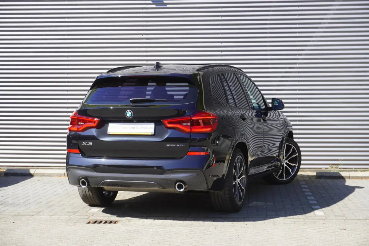 xDrive20i Model M Sport| High Executive | Glazen panoramadak | 20 inch LM Dubbelspaak (Styling 699M) | HiFi System | Achteruitrijcamera