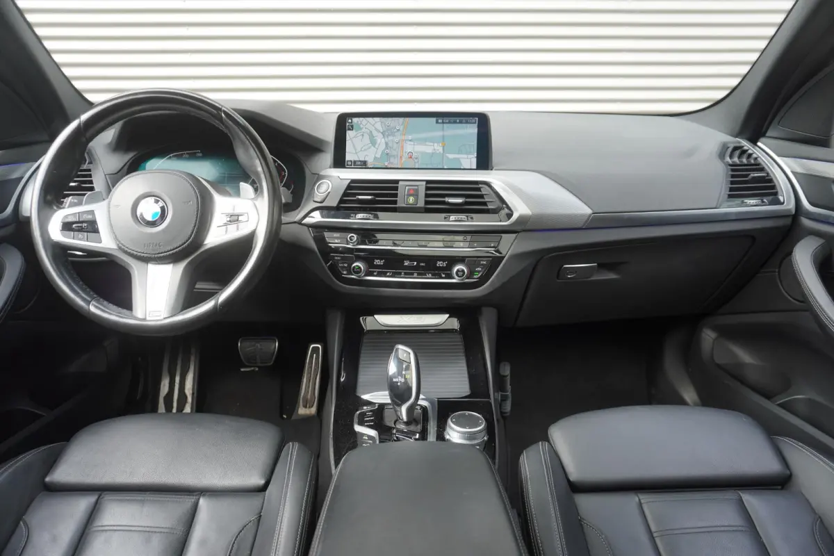 xDrive20i Model M Sport| High Executive | Glazen panoramadak | 20 inch LM Dubbelspaak (Styling 699M) | HiFi System | Achteruitrijcamera