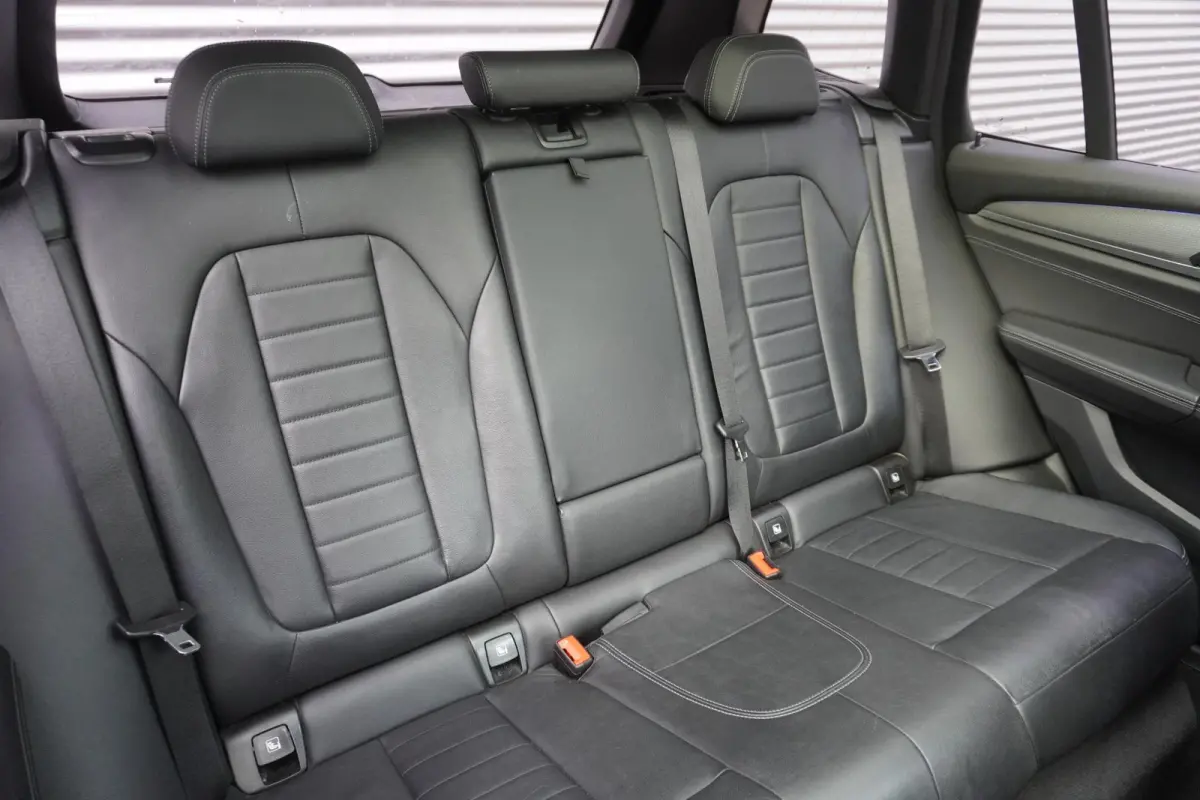 xDrive20i Model M Sport| High Executive | Glazen panoramadak | 20 inch LM Dubbelspaak (Styling 699M) | HiFi System | Achteruitrijcamera