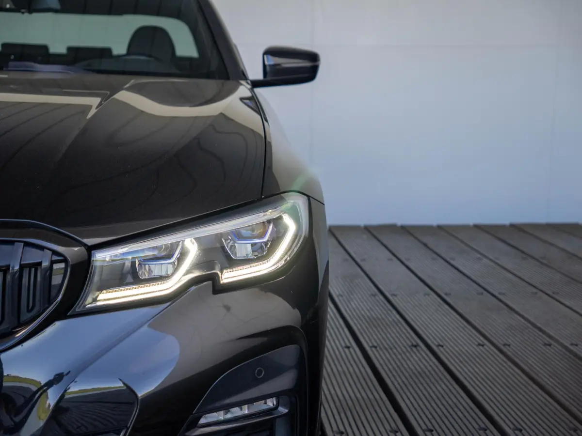 330e SoH 90% | M Sport | Innovationspakket | Comfort Access | Achteruitrijcamera | Schuif-/kanteldak | Head-Up Display | Stoelverwarming | 18''