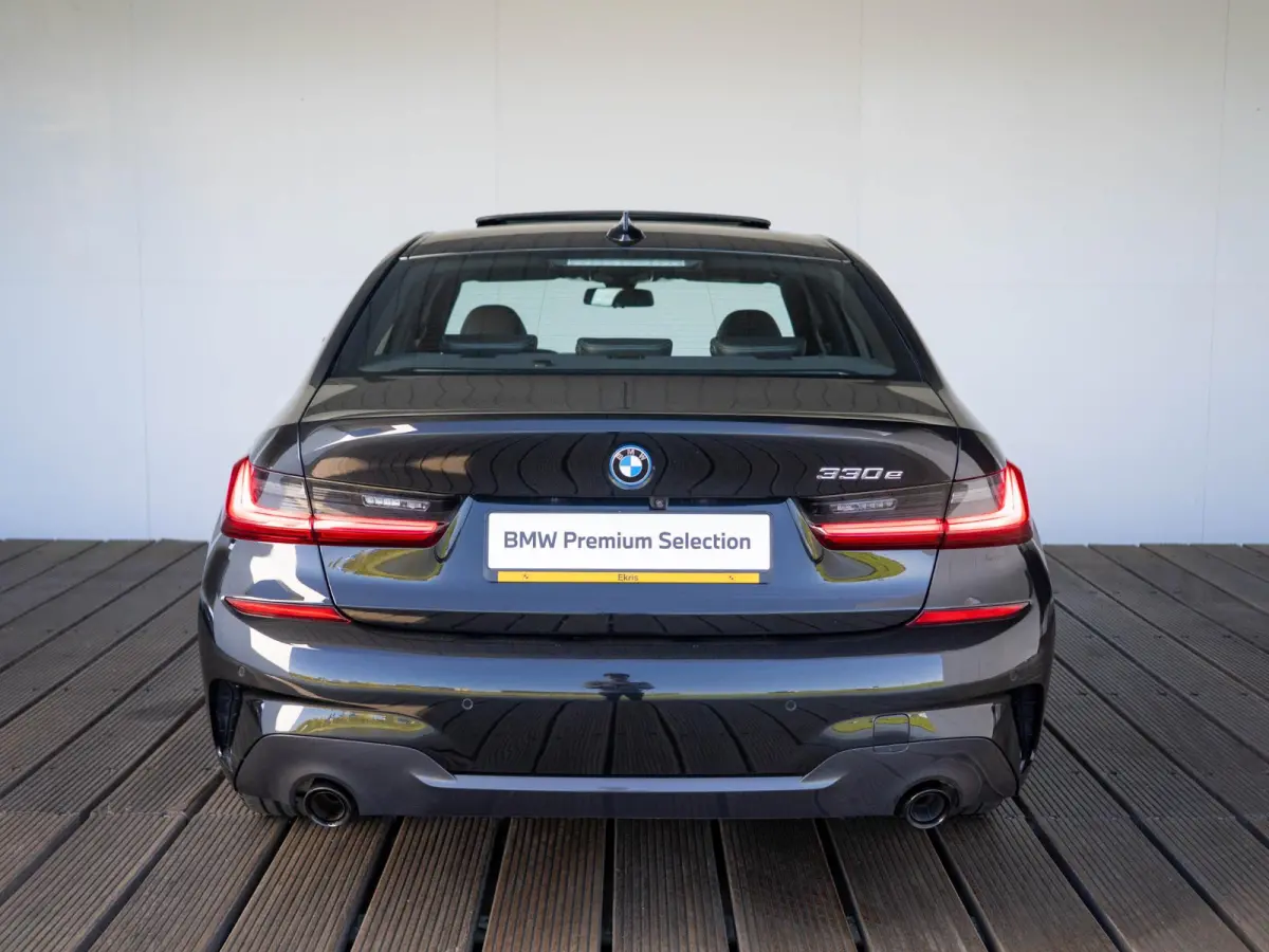 330e SoH 90% | M Sport | Innovationspakket | Comfort Access | Achteruitrijcamera | Schuif-/kanteldak | Head-Up Display | Stoelverwarming | 18''