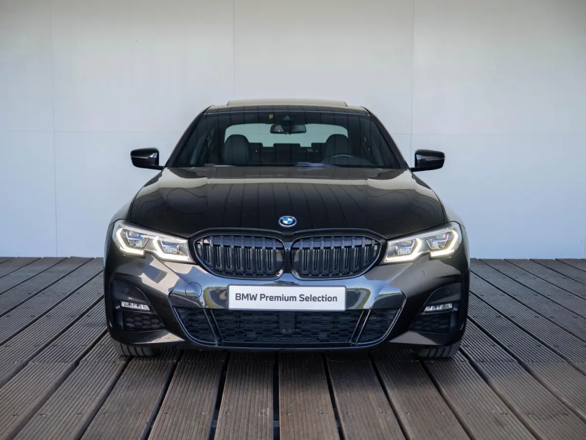 330e SoH 90% | M Sport | Innovationspakket | Comfort Access | Achteruitrijcamera | Schuif-/kanteldak | Head-Up Display | Stoelverwarming | 18''