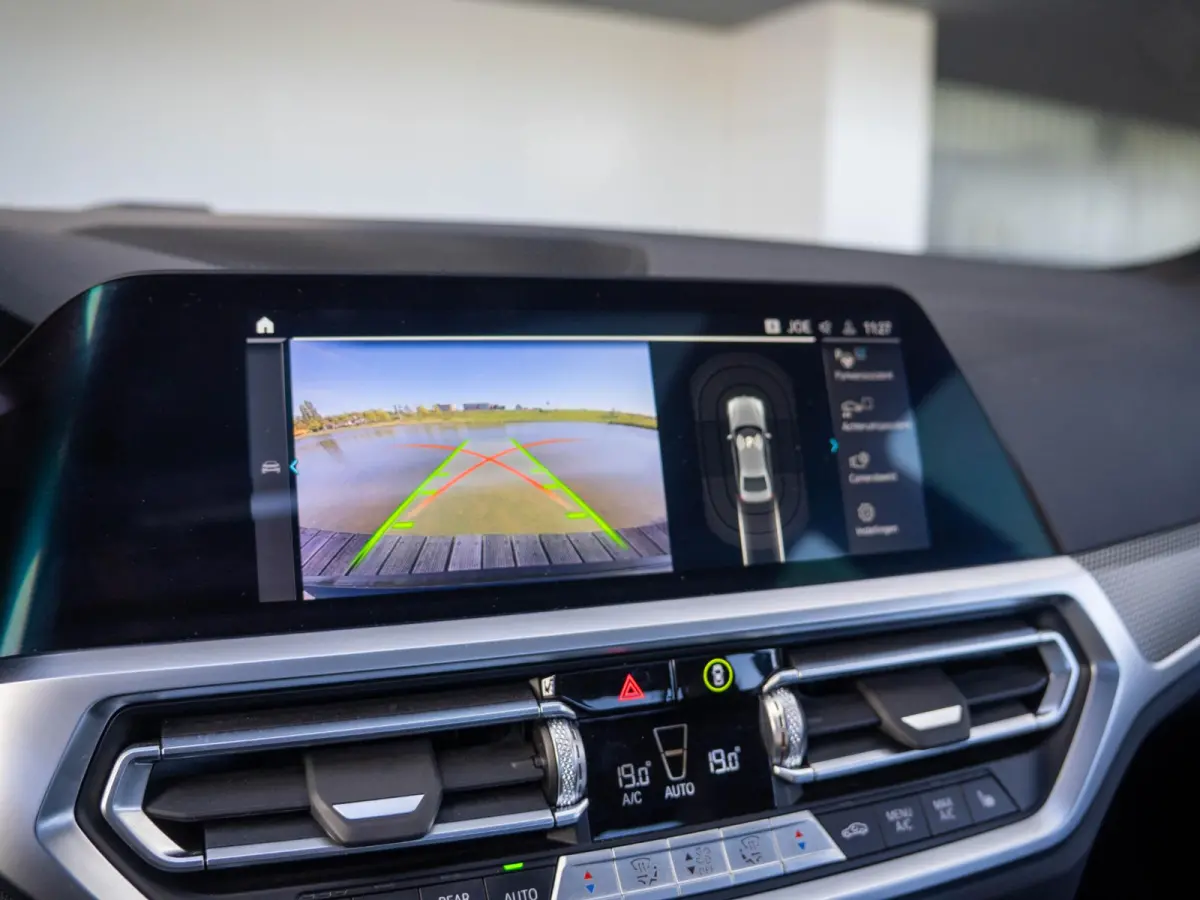330e SoH 90% | M Sport | Innovationspakket | Comfort Access | Achteruitrijcamera | Schuif-/kanteldak | Head-Up Display | Stoelverwarming | 18''