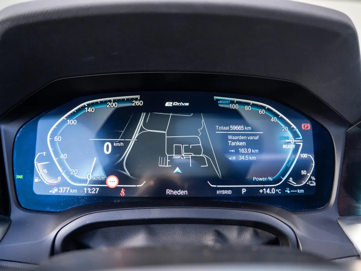 330e SoH 90% | M Sport | Innovationspakket | Comfort Access | Achteruitrijcamera | Schuif-/kanteldak | Head-Up Display | Stoelverwarming | 18''
