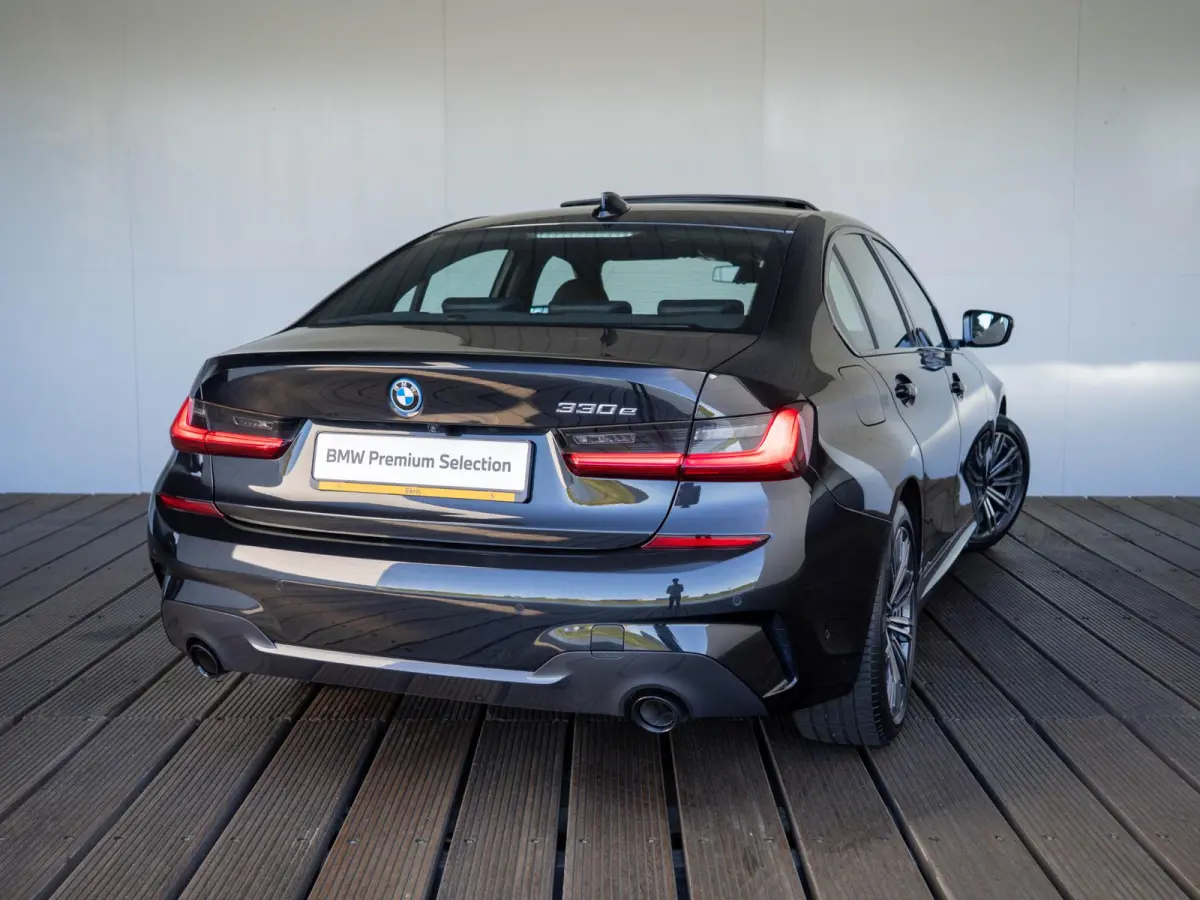 330e SoH 90% | M Sport | Innovationspakket | Comfort Access | Achteruitrijcamera | Schuif-/kanteldak | Head-Up Display | Stoelverwarming | 18''