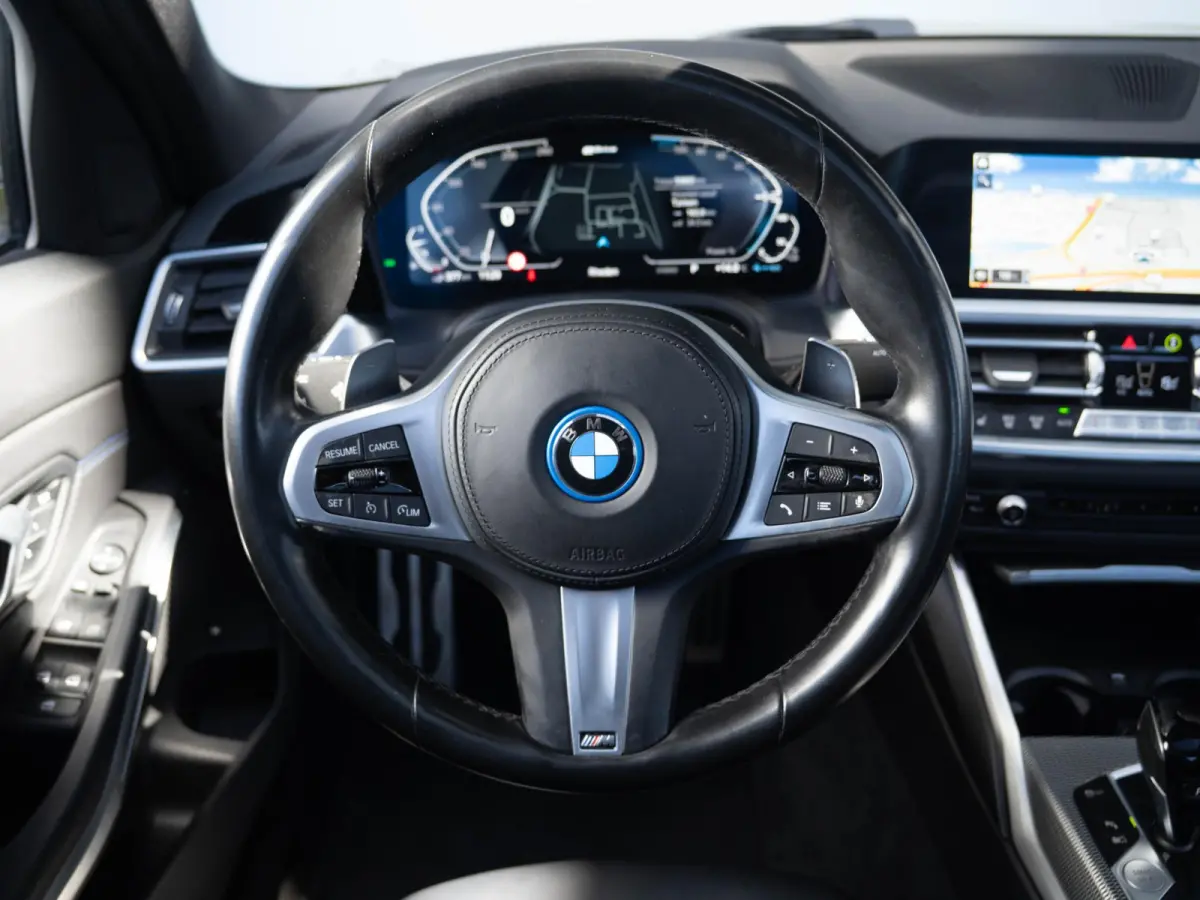 330e SoH 90% | M Sport | Innovationspakket | Comfort Access | Achteruitrijcamera | Schuif-/kanteldak | Head-Up Display | Stoelverwarming | 18''