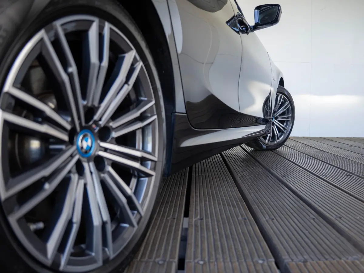 330e SoH 90% | M Sport | Innovationspakket | Comfort Access | Achteruitrijcamera | Schuif-/kanteldak | Head-Up Display | Stoelverwarming | 18''