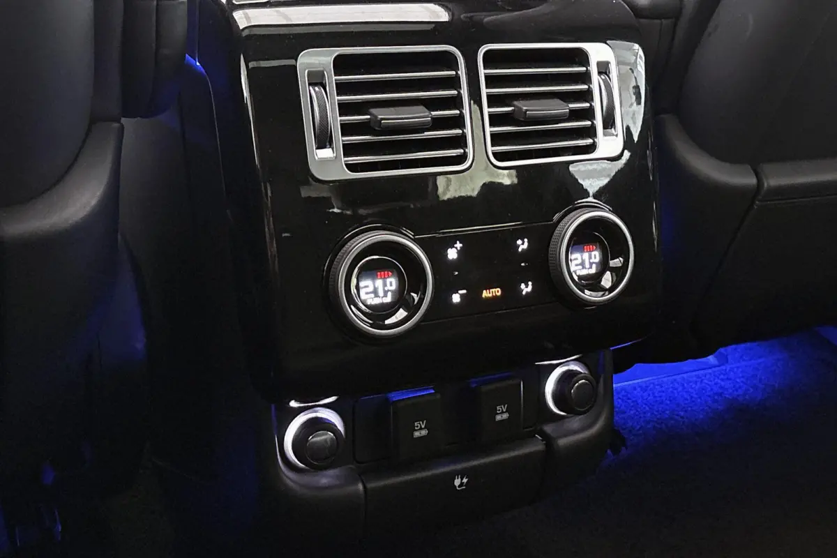 P400e Westminster Black Panoramadak Meridian Pixel-LED Head-Up