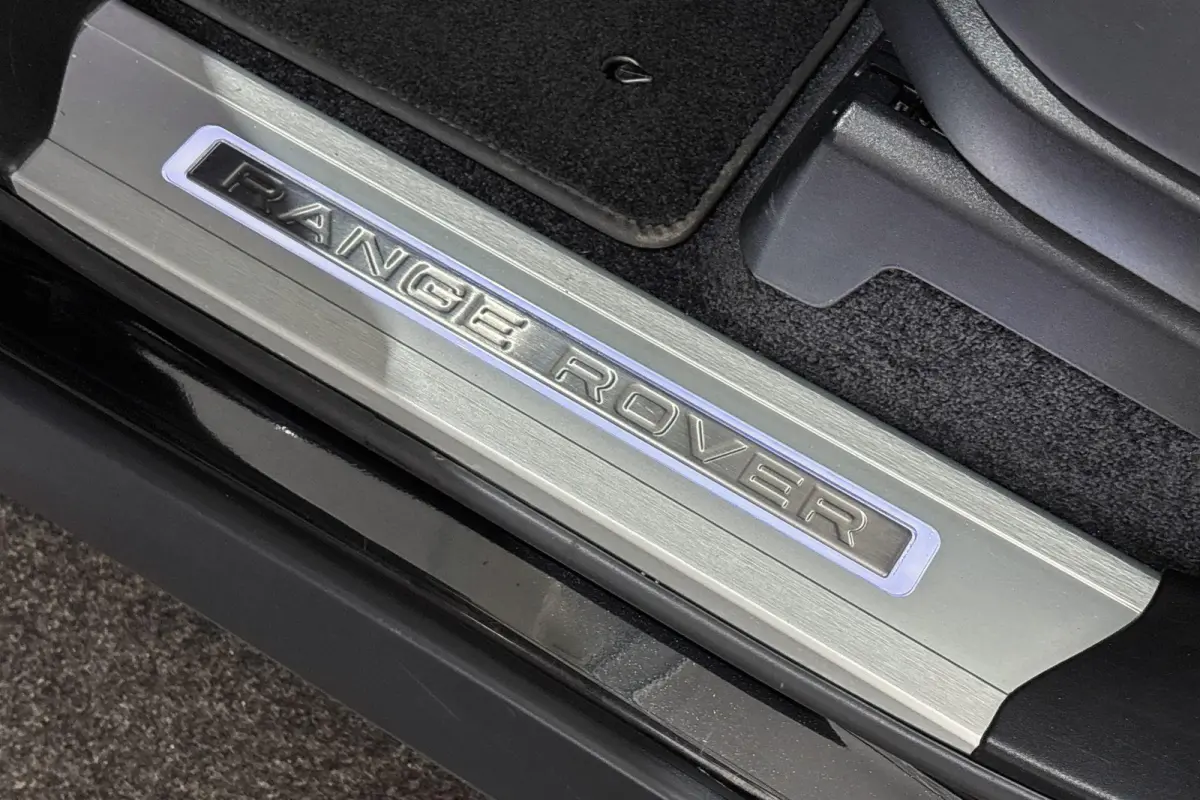 P400e Westminster Black Panoramadak Meridian Pixel-LED Head-Up