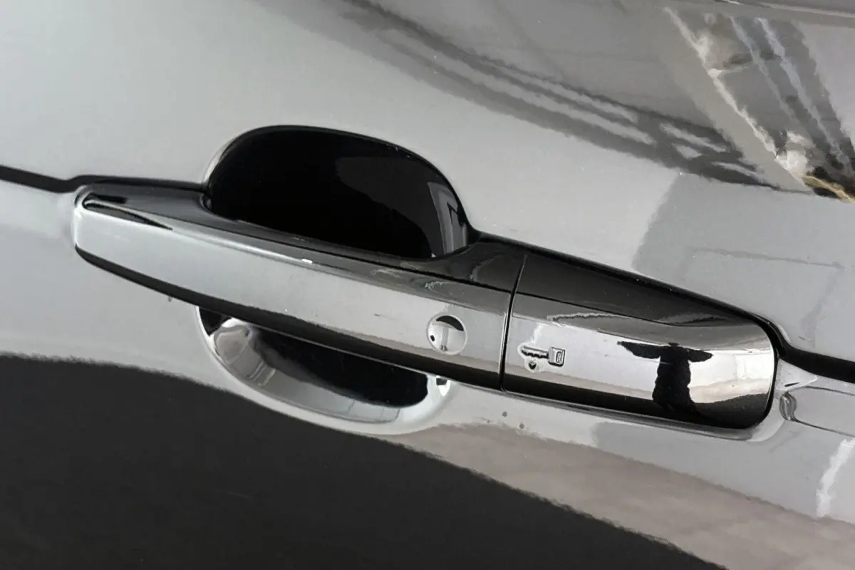 P400e Westminster Black Panoramadak Meridian Pixel-LED Head-Up