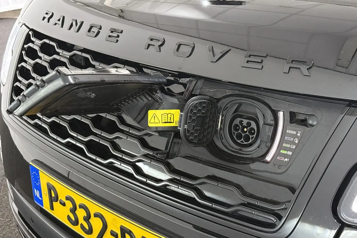 P400e Westminster Black Panoramadak Meridian Pixel-LED Head-Up