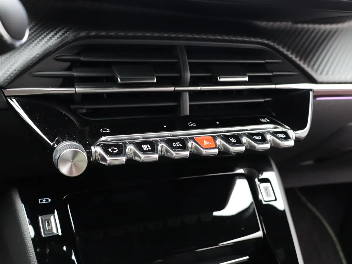 1.2 PureTech 100 GT Navi | achteruitrijcamera | Apple Carplay | licht metalen velgen 17''|