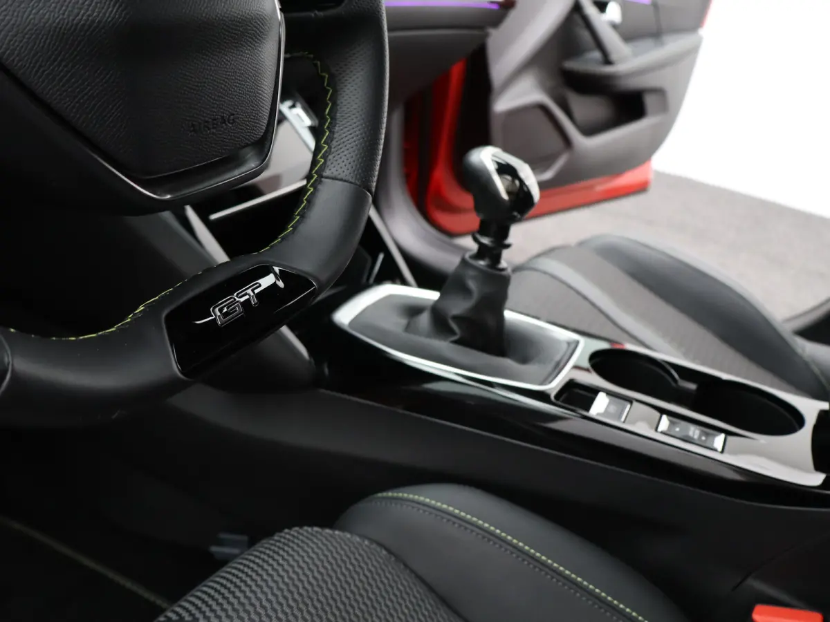 1.2 PureTech 100 GT Navi | achteruitrijcamera | Apple Carplay | licht metalen velgen 17''|