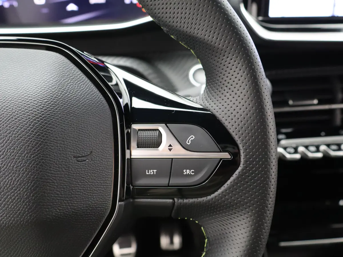 1.2 PureTech 100 GT Navi | achteruitrijcamera | Apple Carplay | licht metalen velgen 17''|