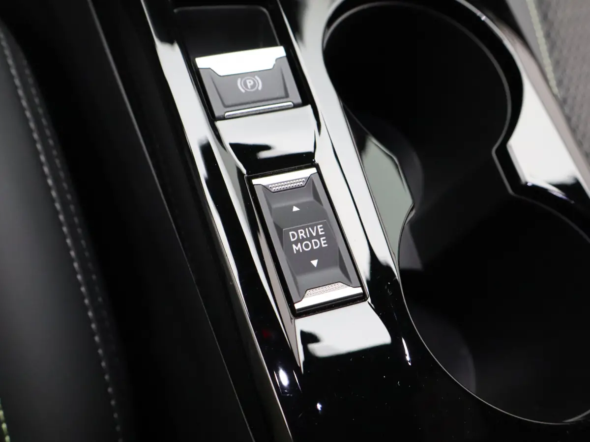 1.2 PureTech 100 GT Navi | achteruitrijcamera | Apple Carplay | licht metalen velgen 17''|