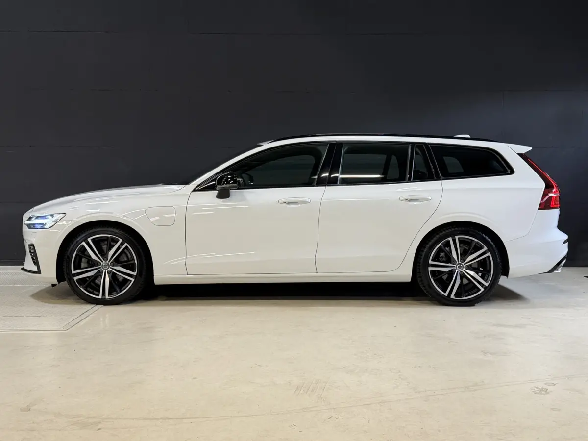 2.0 T8 Recharge AWD R-Design | Elektr. trekhaak | Camera | Stoel/stuurverwarming | Carplay | Adaptive cruise