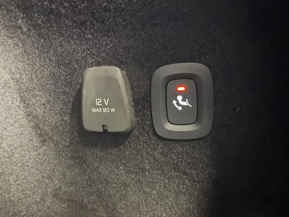 2.0 T8 Recharge AWD R-Design | Elektr. trekhaak | Camera | Stoel/stuurverwarming | Carplay | Adaptive cruise