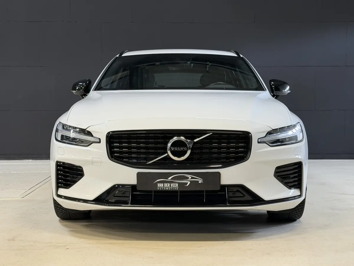 2.0 T8 Recharge AWD R-Design | Elektr. trekhaak | Camera | Stoel/stuurverwarming | Carplay | Adaptive cruise