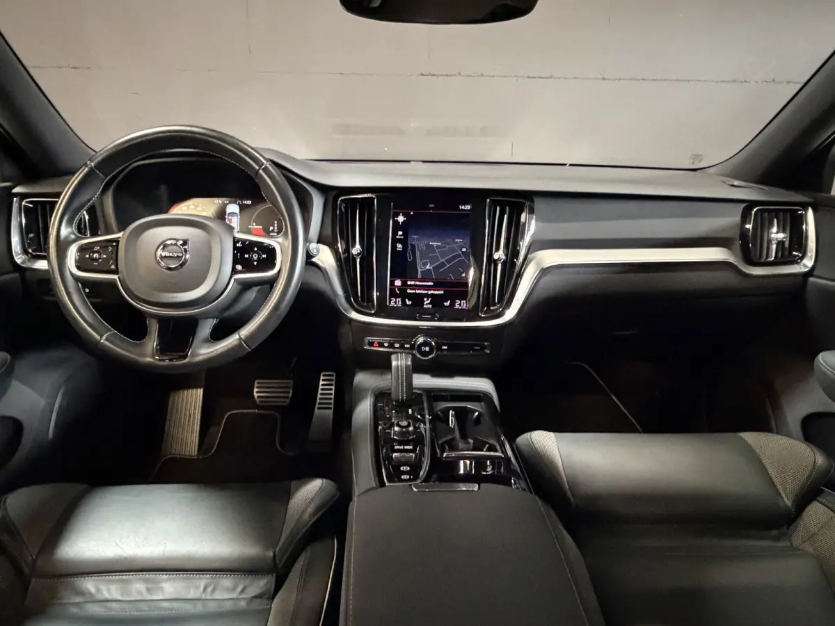 2.0 T8 Recharge AWD R-Design | Elektr. trekhaak | Camera | Stoel/stuurverwarming | Carplay | Adaptive cruise