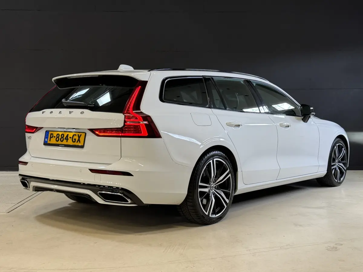 2.0 T8 Recharge AWD R-Design | Elektr. trekhaak | Camera | Stoel/stuurverwarming | Carplay | Adaptive cruise