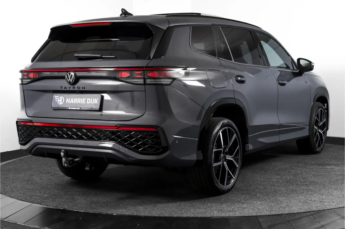 1.5 eHybrid 272 PK R-Line | Black Style Pakket | S/K-Panodak | Elek. Trekhaak | Dig. Cockpit | Adapt. Cruise | Stoel-+Stuurverw. | Camera | App. Connect | ECC | Elek. Klep | LM 20" | 5958