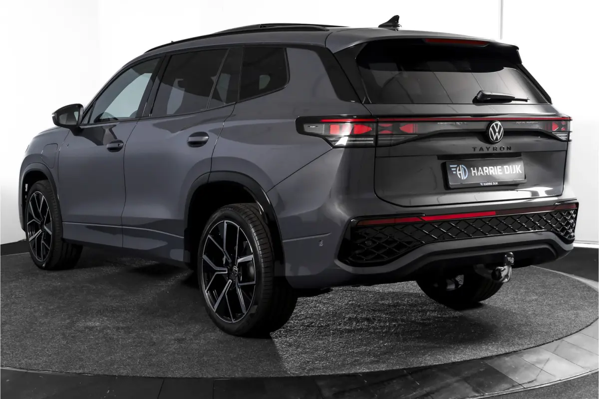 1.5 eHybrid 272 PK R-Line | Black Style Pakket | S/K-Panodak | Elek. Trekhaak | Dig. Cockpit | Adapt. Cruise | Stoel-+Stuurverw. | Camera | App. Connect | ECC | Elek. Klep | LM 20" | 5958