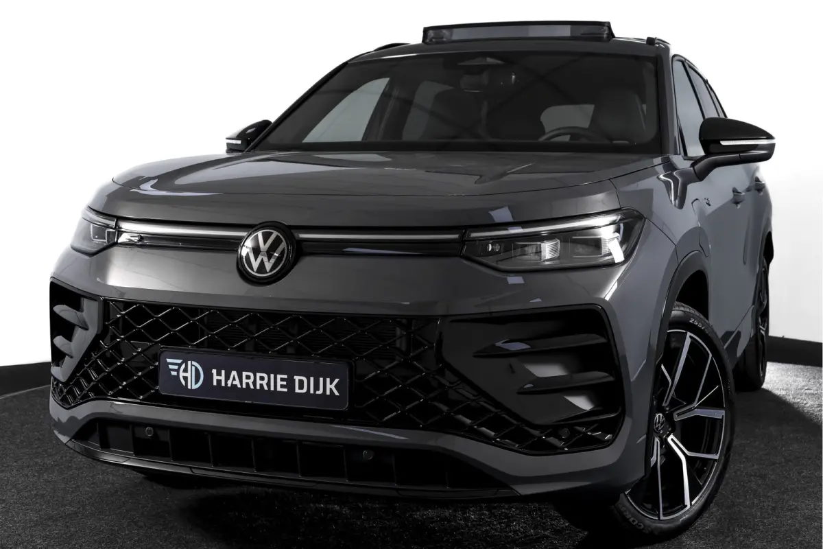 1.5 eHybrid 272 PK R-Line | Black Style Pakket | S/K-Panodak | Elek. Trekhaak | Dig. Cockpit | Adapt. Cruise | Stoel-+Stuurverw. | Camera | App. Connect | ECC | Elek. Klep | LM 20" | 5958